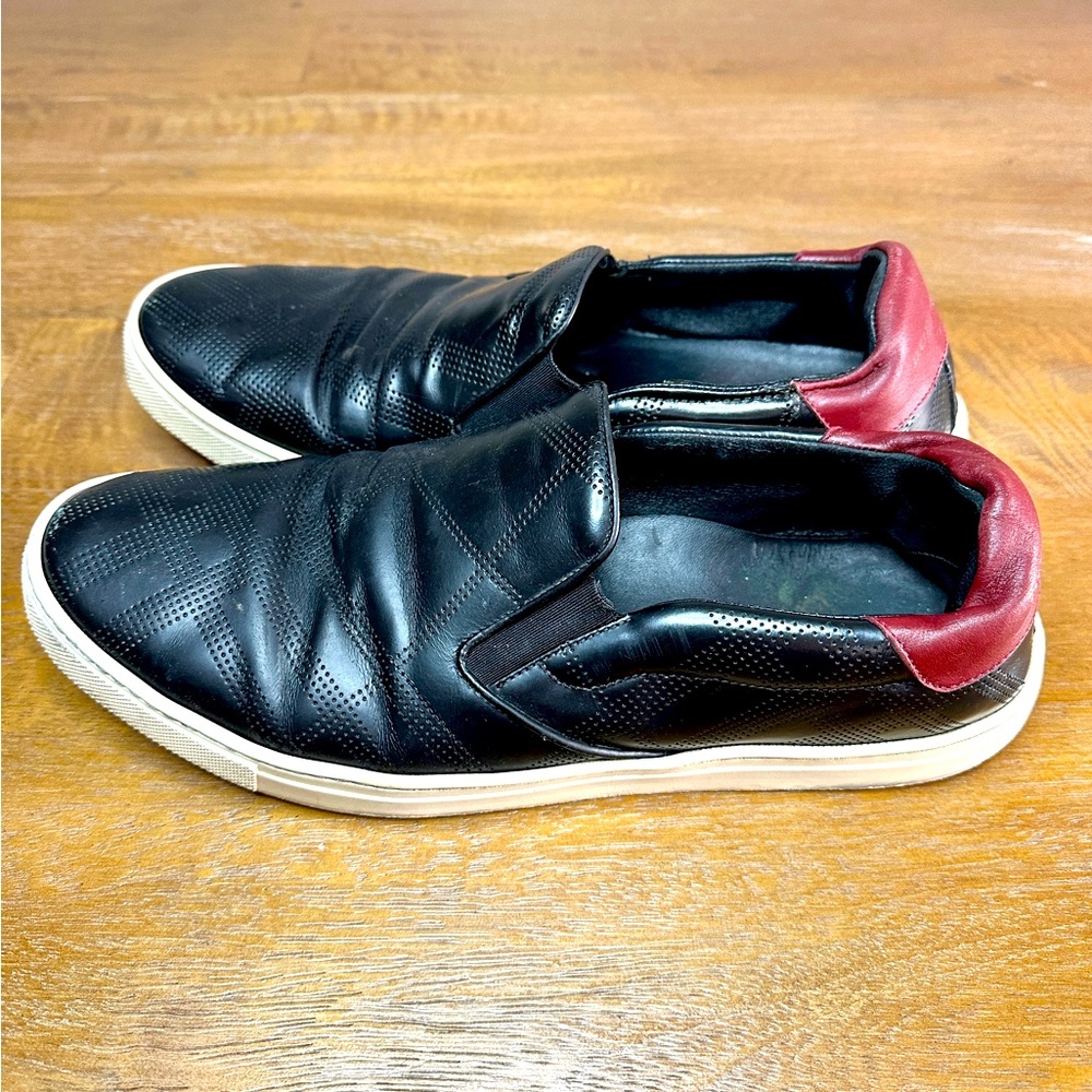 Authentic Burberry low-top leather sneakers. Size 11 (44).